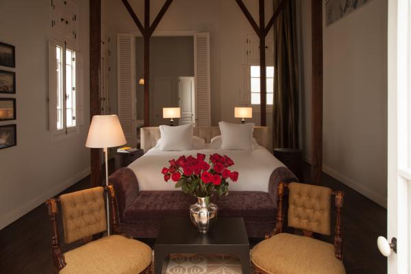 Hotel B