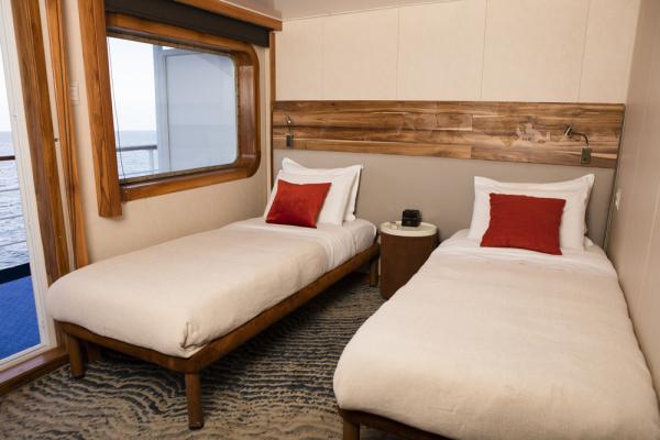 M/V LEGEND