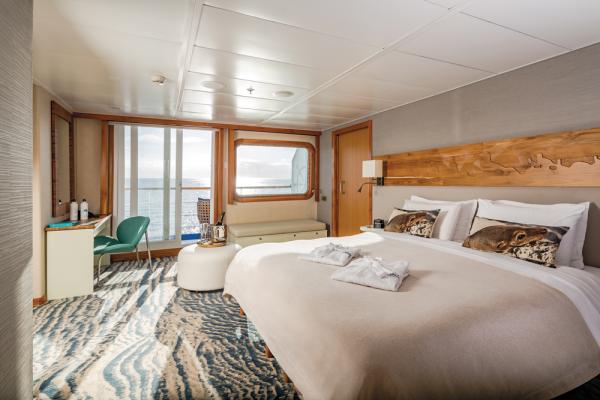 M/V LEGEND