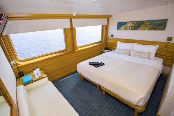 M/V LEGEND