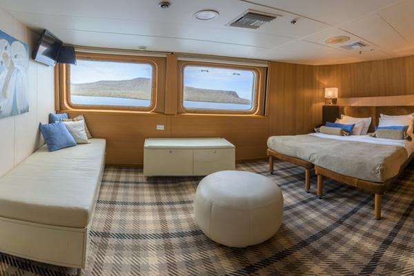 M/V LEGEND
