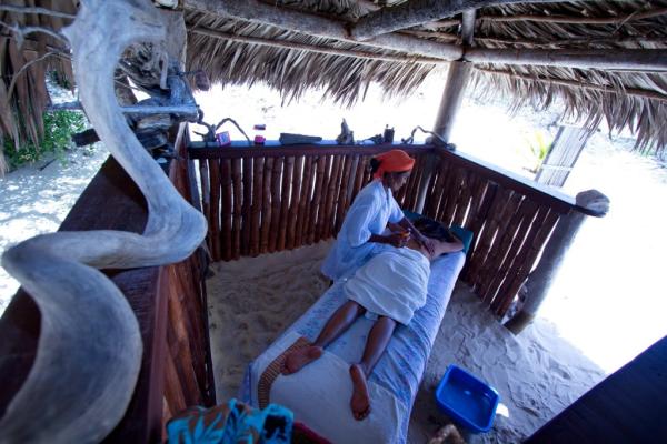 BABAOMBY ISLAND LODGE